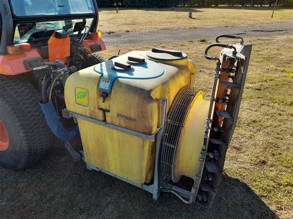 caffini-synthesis-compact-tractor-vineyard-sprayer