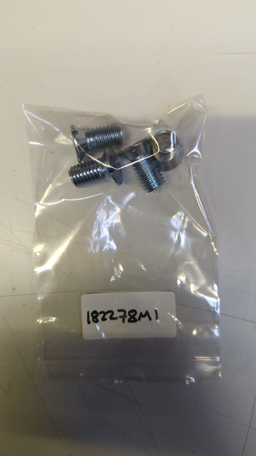 screw-unc-182278m1