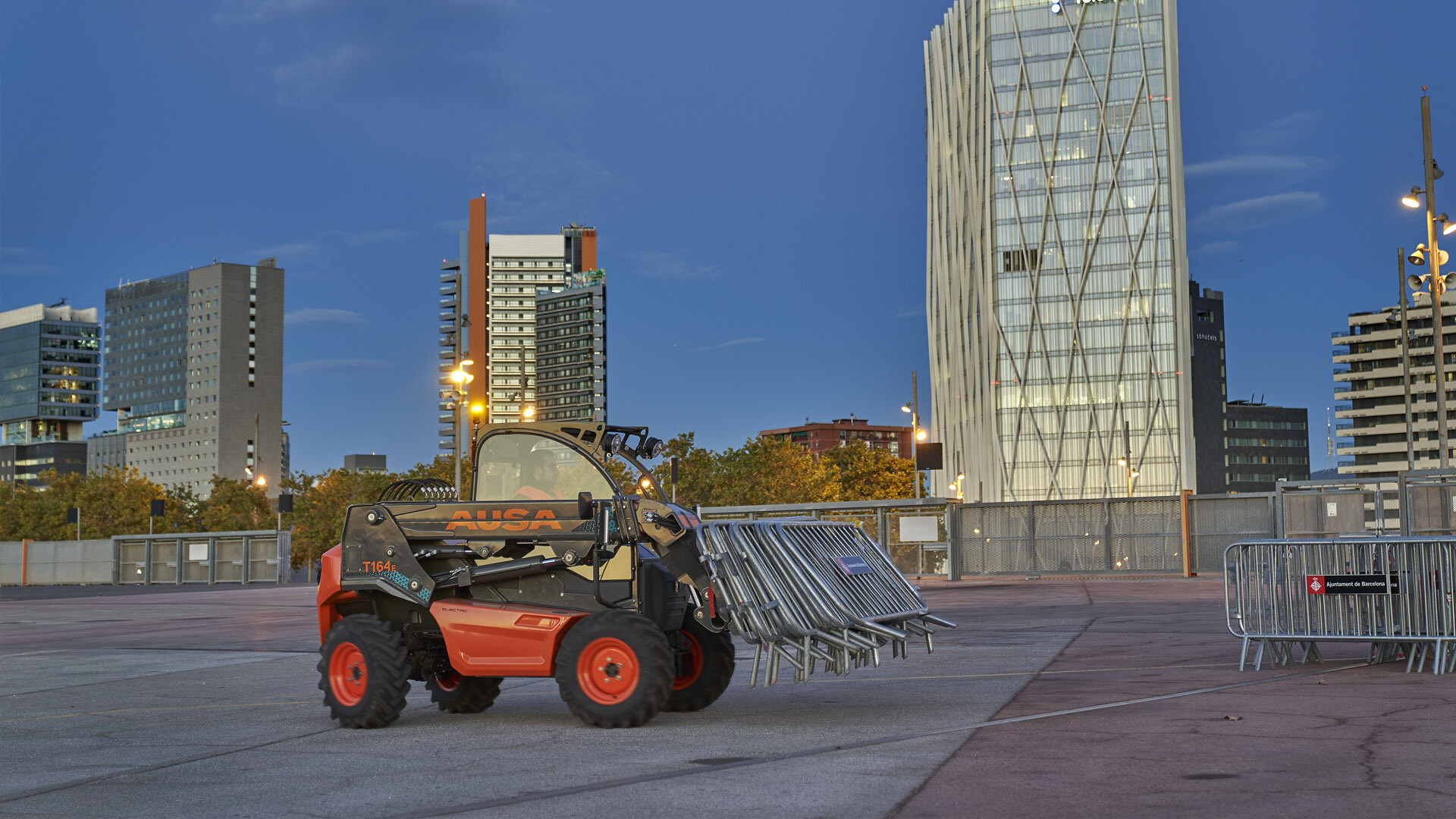 ausa-t164e-electric-telehandler